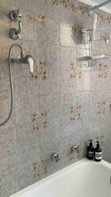 Appartamento Cosy And Stylish In A Lively Area Of *